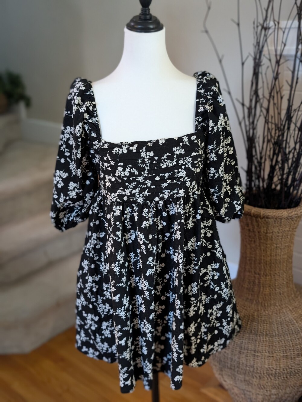 Cottagecore Floral Babydoll Mini Dress Black White Puff Sleeve Smocked‎ Back Lg